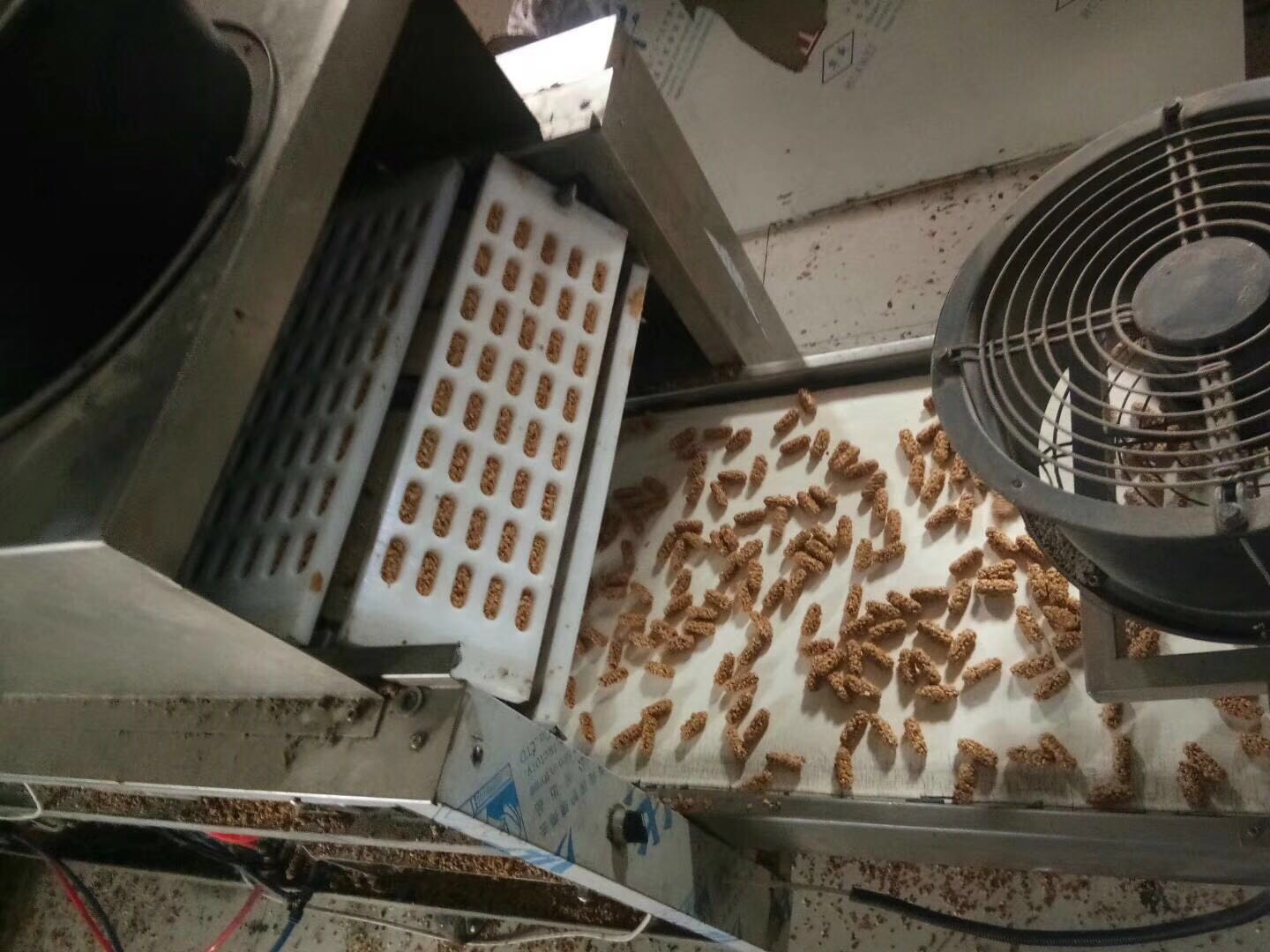 燕麦酥生产设备(图3) 燕麦酥生产设备(图3)